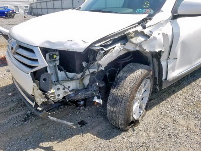 5TDBK3EH2CS121584 - 2012 TOYOTA HIGHLANDER WHITE photo 9