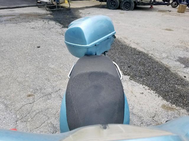 ZAPC386B6B5300304 - 2011 VESPA LX 50 BLUE photo 5