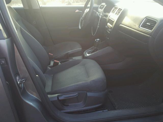 3VW2K7AJ2CM357049 - 2012 VOLKSWAGEN JETTA BASE 灰色 照片 5