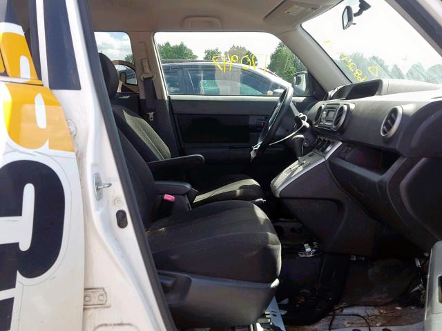 JTLZE4FE3A1106929 - 2010 TOYOTA SCION XB 白色 照片 5