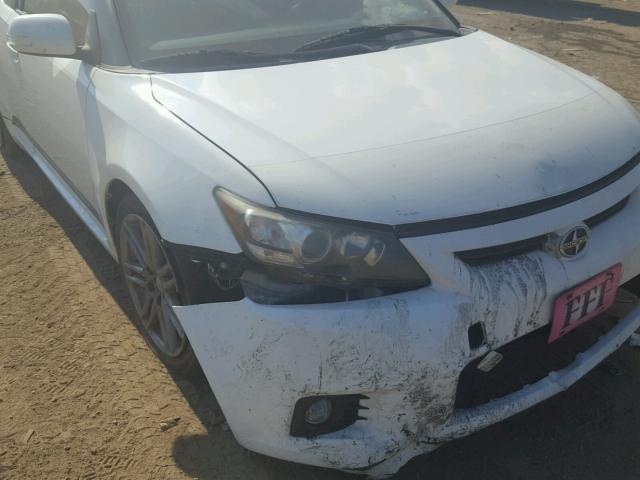 JTKJF5C76B3003021 - 2011 TOYOTA SCION TC 白色 照片 9