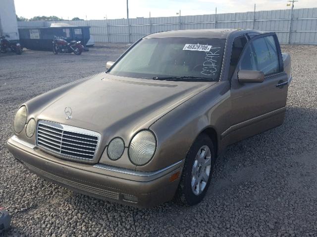 WDBJF72F7VA425177 - 1997 MERCEDES-BENZ E 420 GOLD photo 2