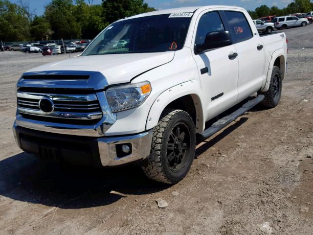 5TFDW5F10GX566092 - 2016 TOYOTA TUNDRA CRE WHITE photo 2