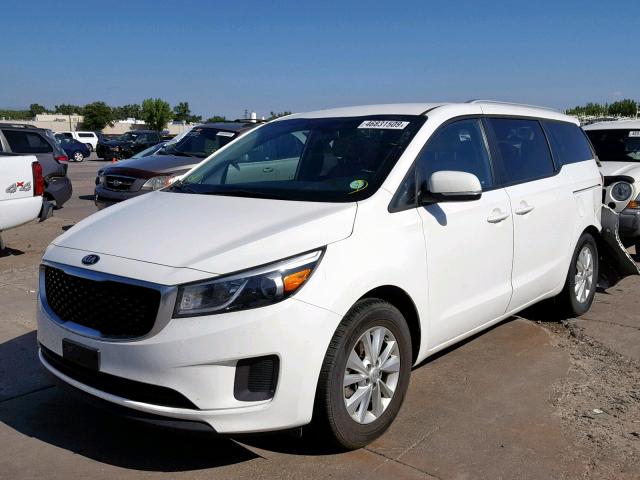 KNDMB5C1XG6142828 - 2016 KIA SEDONA LX WHITE photo 2