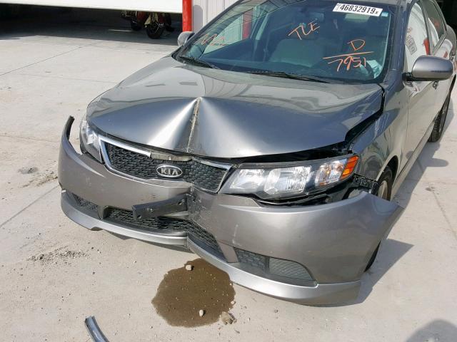 KNAFU4A21C5587951 - 2012 KIA FORTE EX GRAY photo 9