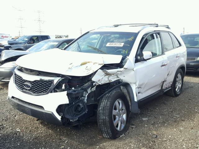 5XYKT4A66DG406438 - 2013 KIA SORENTO LX WHITE photo 2