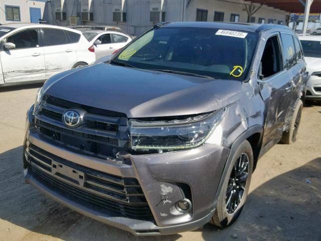 5TDKZRFH0KS551318 - 2019 TOYOTA HIGHLANDER GRAY photo 2