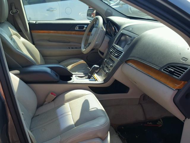 2LMHJ5AT8ABJ06234 - 2010 LINCOLN MKT GRAY photo 5