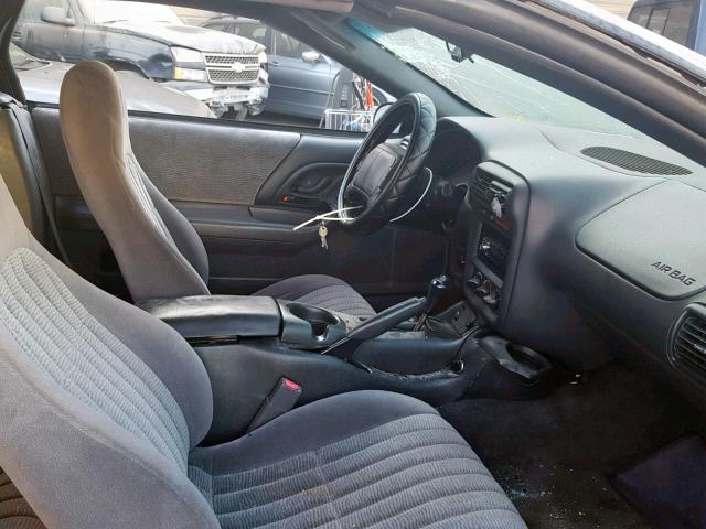 2G1FP32K4V2137608 - 1997 CHEVROLET CAMARO BAS თეთრი ფოტო 5