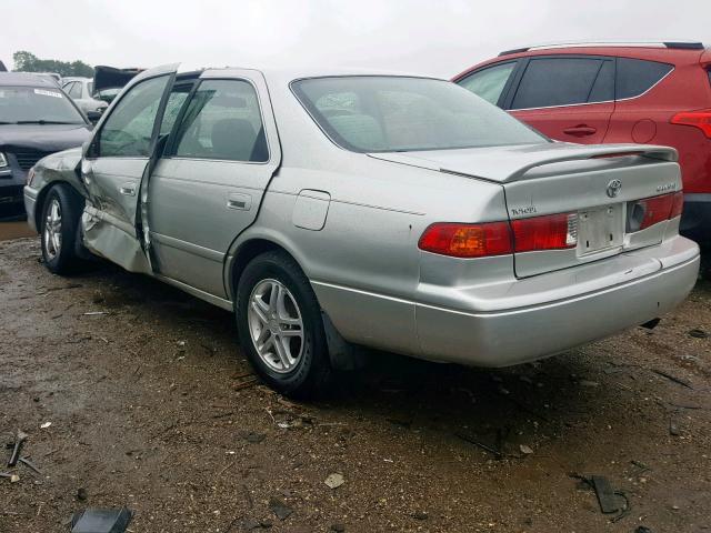 JT2BG22K9Y0401744 - 2000 TOYOTA CAMRY CE SILVER photo 3