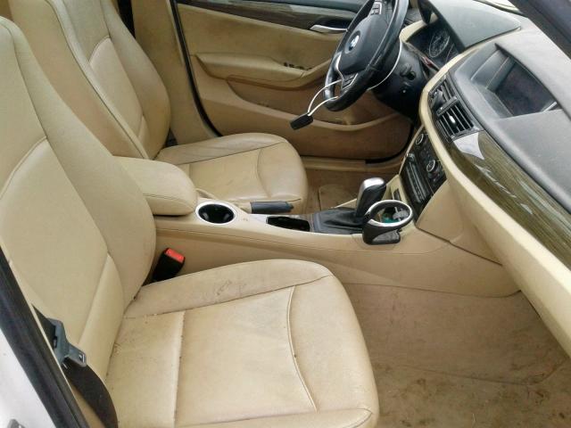 WBAVM5C56DVV90533 - 2013 BMW X1 XDRIVE3 WHITE photo 5