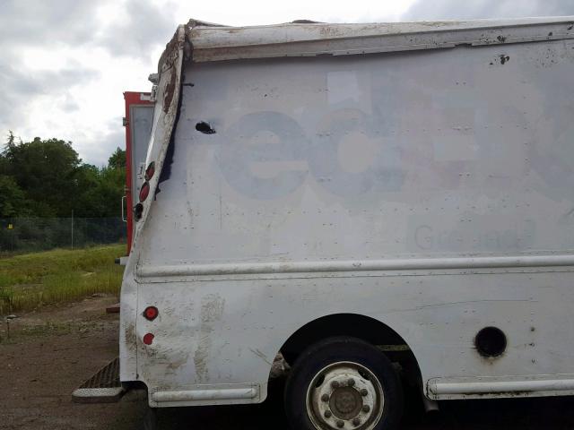 4UZAANCP15CV68847 - 2005 FREIGHTLINER CHASSIS M WHITE photo 9