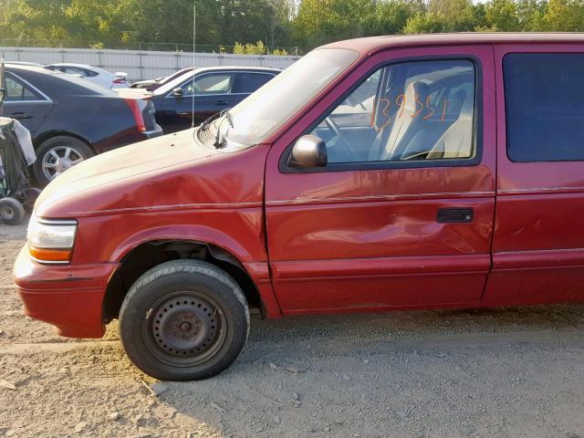 2P4GH45R3SR281530 - 1995 PLYMOUTH VOYAGER SE MAROON photo 9