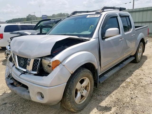 1N6AD07U06C468784 - 2006 NISSAN FRONTIER C SILVER photo 2