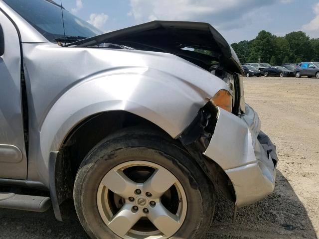 1N6AD07U06C468784 - 2006 NISSAN FRONTIER C SILVER photo 9