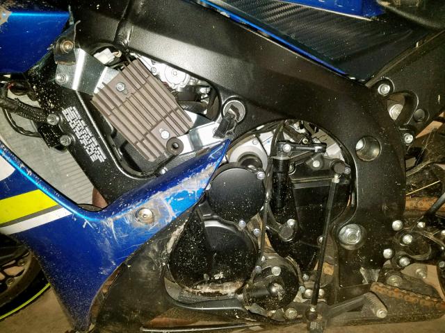 JS1GR7MA8H2101670 - 2017 SUZUKI GSX-R750 BLUE photo 7