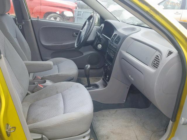 KNADC123716029349 - 2001 KIA RIO YELLOW photo 5