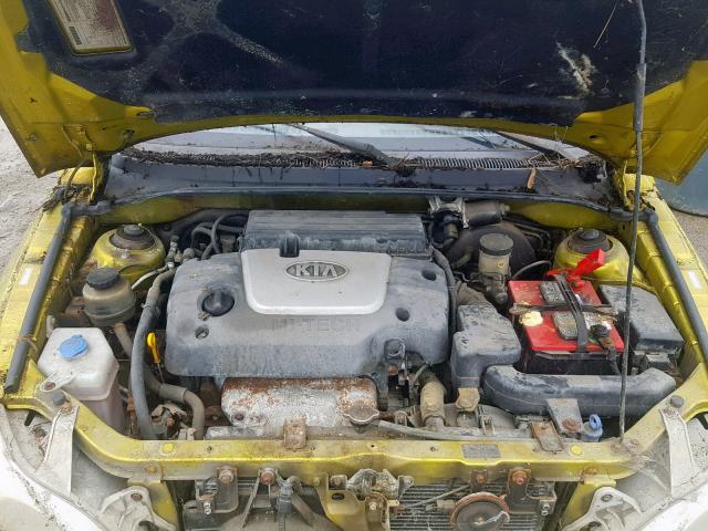 KNADC123716029349 - 2001 KIA RIO YELLOW photo 7