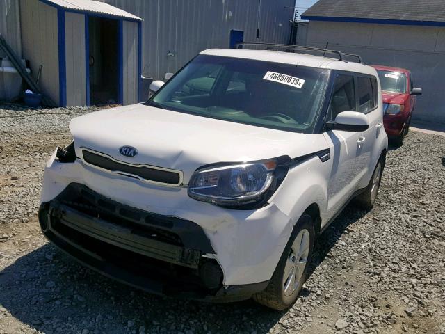 KNDJN2A27G7272077 - 2016 KIA SOUL WHITE photo 2