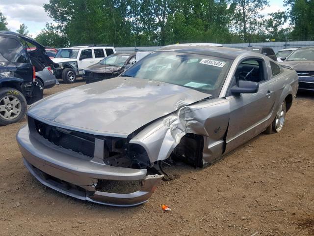 1ZVHT82H695120166 - 2009 FORD MUSTANG GT SILVER photo 2