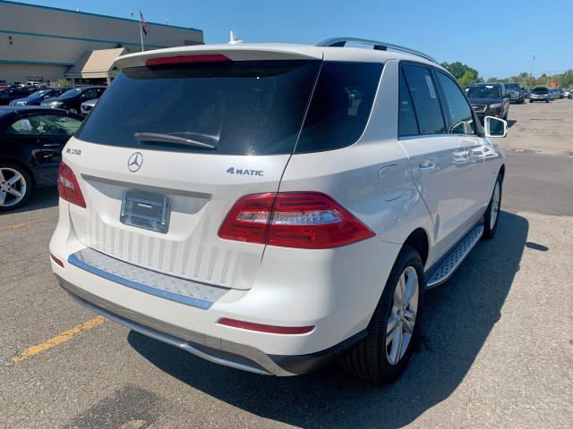 4JGDA5HB4CA033823 - 2012 MERCEDES-BENZ ML 350 4MA WHITE photo 3