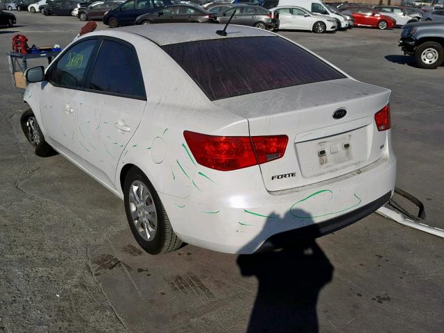 KNAFU4A22D5645924 - 2013 KIA FORTE EX WHITE photo 3