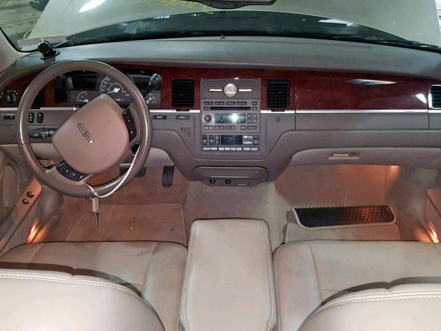 1LNHM81W35Y652690 - 2005 LINCOLN TOWN CAR S TAN photo 9