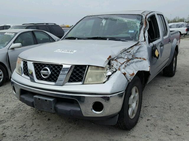 1N6AD07U46C423105 - 2006 NISSAN FRONTIER C GRAY photo 2