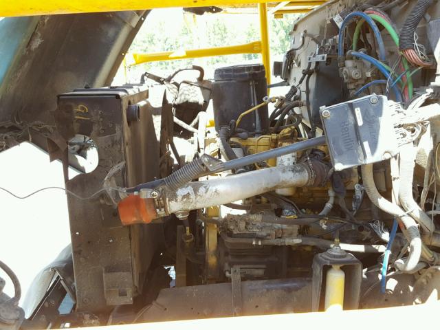 1GBK7H1C32J516916 - 2002 CHEVROLET C-SERIES C TWO TONE photo 7