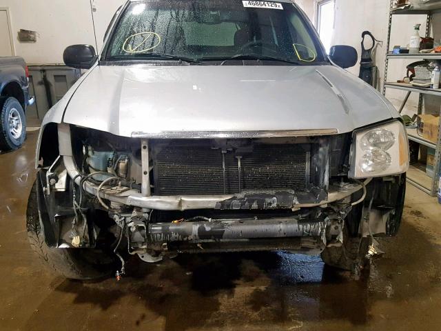 1GKDT13S182134872 - 2008 GMC ENVOY SILVER photo 9