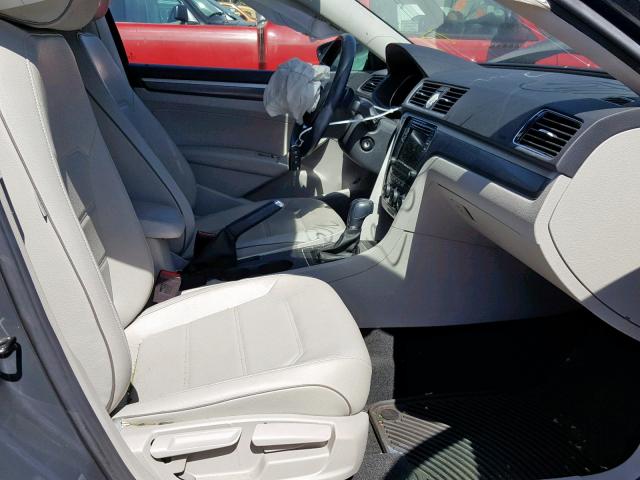 1VWDT7A3XHC044637 - 2017 VOLKSWAGEN PASSAT R-L GRAY photo 5