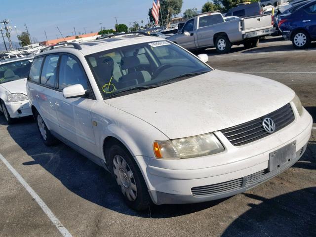 WVWNA63B7XE332503 - 1999 VOLKSWAGEN PASSAT GLS WHITE photo 1