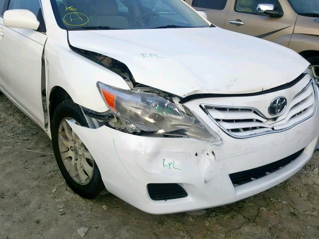 4T1BF3EK0AU548900 - 2010 TOYOTA CAMRY BASE WHITE photo 9