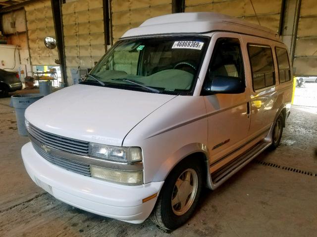 1GBEL19W6WB182881 - 1998 CHEVROLET ASTRO WHITE photo 2