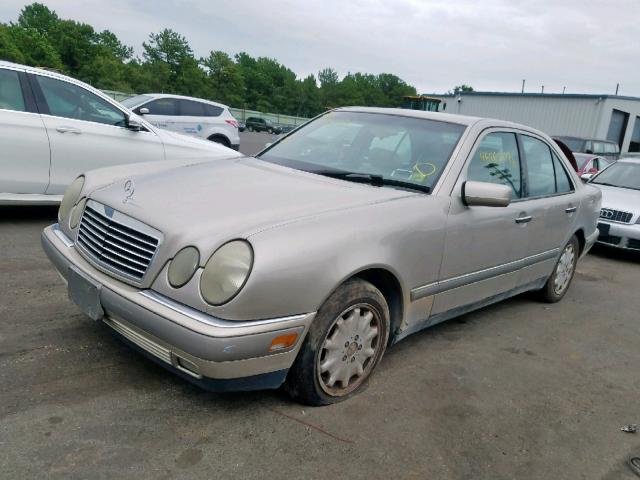 WDBJF55F7VA440083 - 1997 MERCEDES-BENZ E 320 TAN photo 2