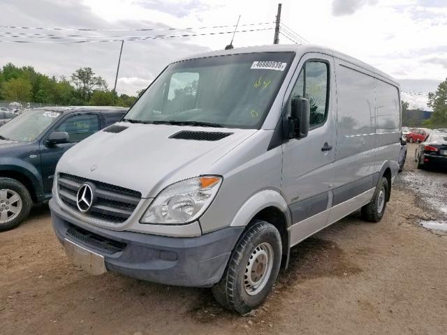 WD3PE7CC1A5442752 - 2010 MERCEDES-BENZ SPRINTER 2 SILVER photo 2