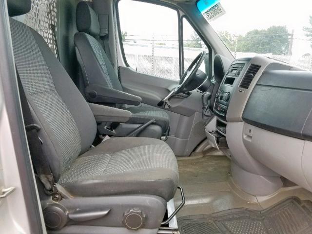 WD3PE7CC1A5442752 - 2010 MERCEDES-BENZ SPRINTER 2 SILVER photo 5