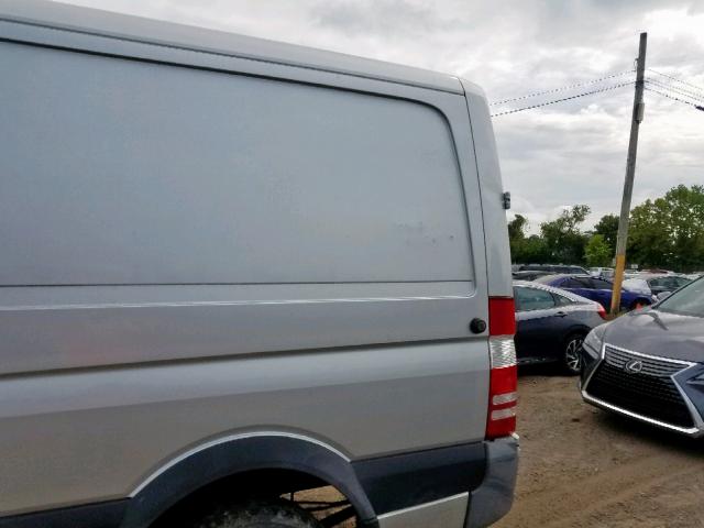 WD3PE7CC1A5442752 - 2010 MERCEDES-BENZ SPRINTER 2 SILVER photo 9