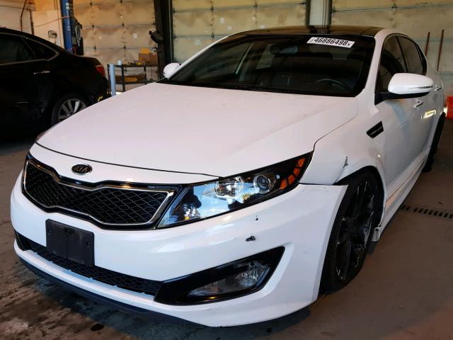 5XXGR4A61CG055123 - 2012 KIA OPTIMA SX WHITE photo 2