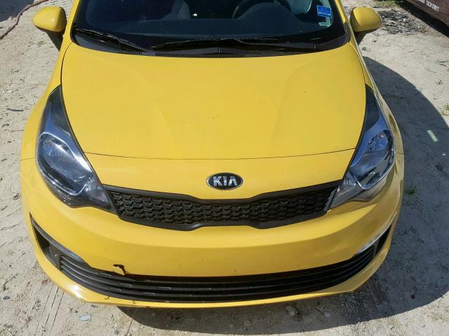 KNADM4A32G6696452 - 2016 KIA RIO LX YELLOW photo 7