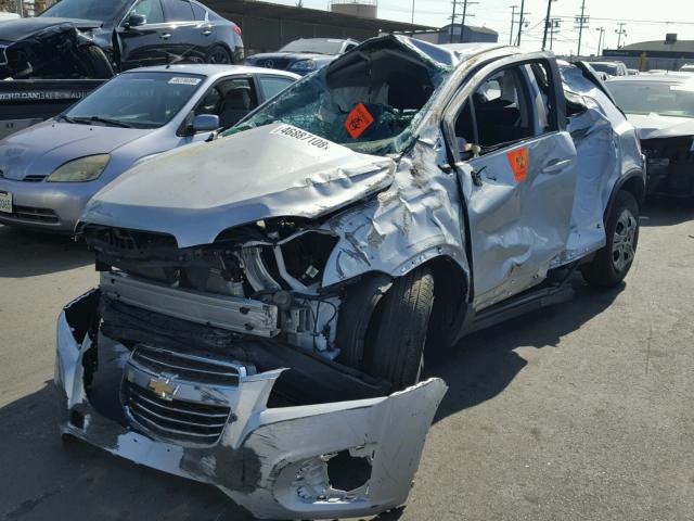 3GNCJKSB0GL259189 - 2016 CHEVROLET TRAX LS SILVER photo 2