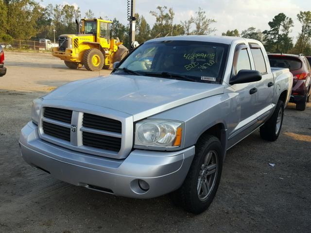 1D3HE48KX7S161401 - 2007 DODGE DAKOTA QUA SILVER photo 2