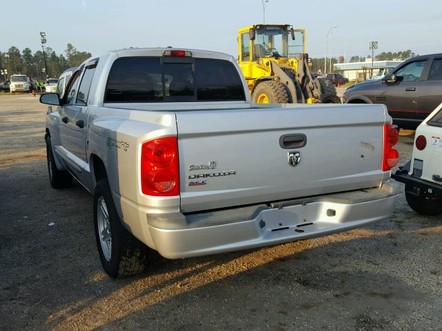 1D3HE48KX7S161401 - 2007 DODGE DAKOTA QUA SILVER photo 3