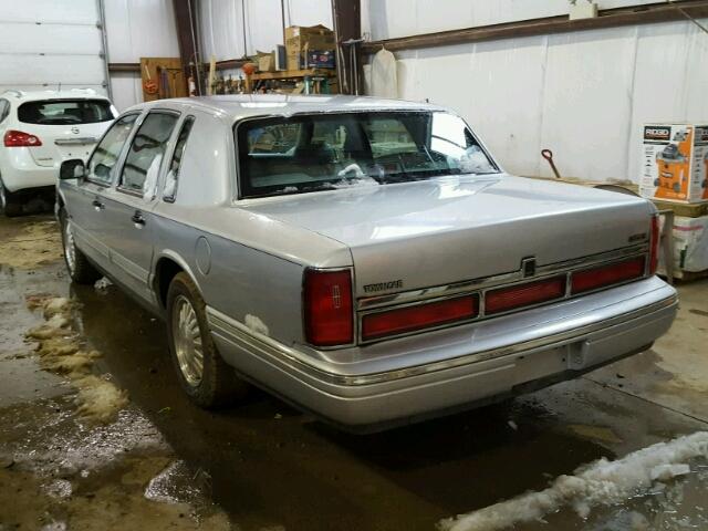 1LNLM83W1VY722100 - 1997 LINCOLN TOWN CAR C GRAY photo 3