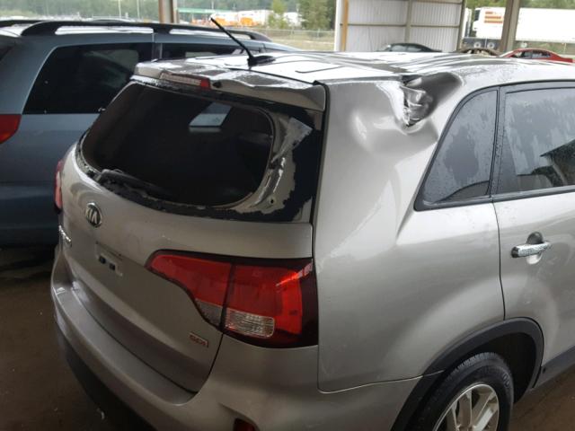 5XYKT3A64FG553645 - 2015 KIA SORENTO LX SILVER photo 9