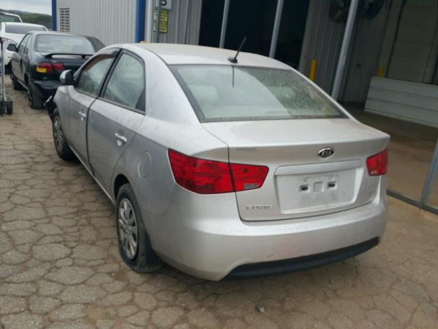 KNAFU4A27D5674495 - 2013 KIA FORTE EX WHITE photo 3