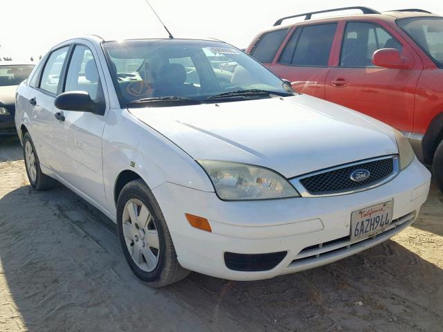 1FAHP34N57W359637 - 2007 FORD FOCUS ZX4 WHITE photo 1