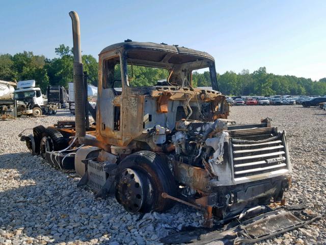 1M1AW07Y8CM019942 - 2012 MACK 600 CXU600 WHITE photo 1