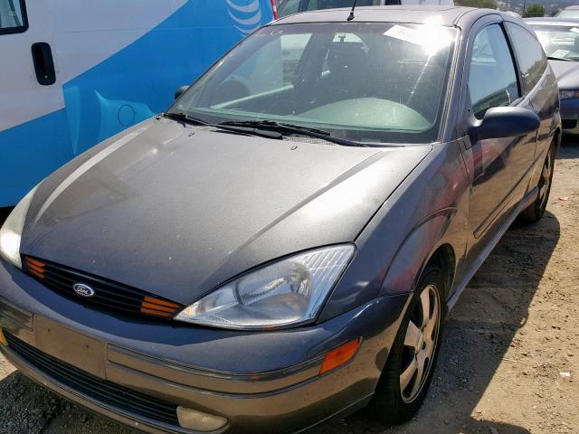 3FAFP31351R219561 - 2001 FORD FOCUS ZX3 GRAY photo 2