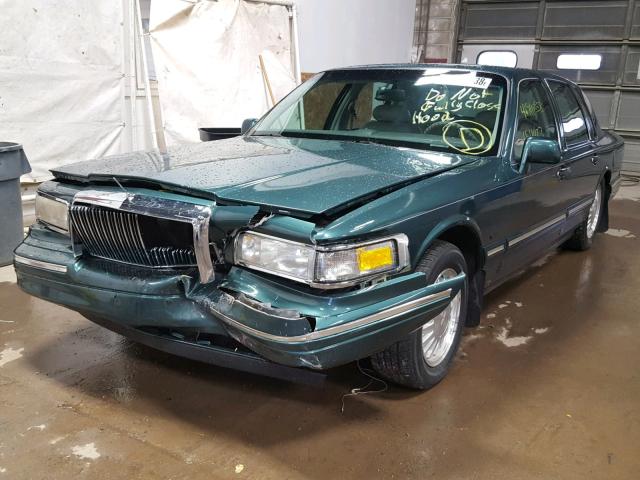 1LNLM82WXTY667371 - 1996 LINCOLN TOWN CAR S GREEN photo 2